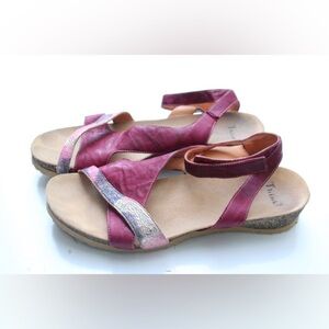 Think! Dumia sandals